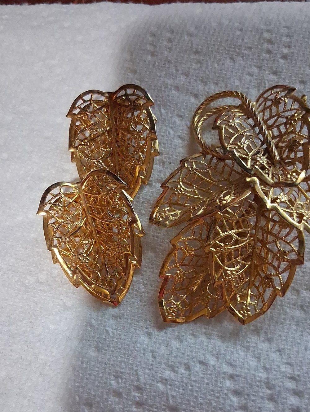 Judy Lee Gold Leaf Filigree Women's Brooch and Earring Set